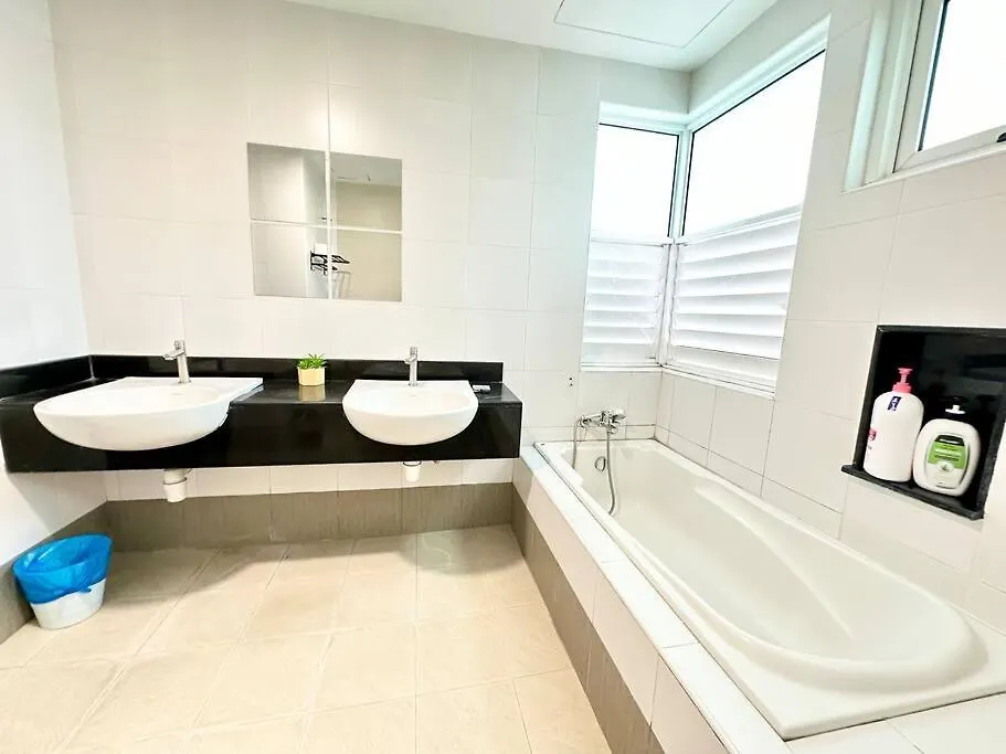 Karpalsinghdrive Seaside Georgetown 4R3B3P 15Pax Villa Feriehus George Town