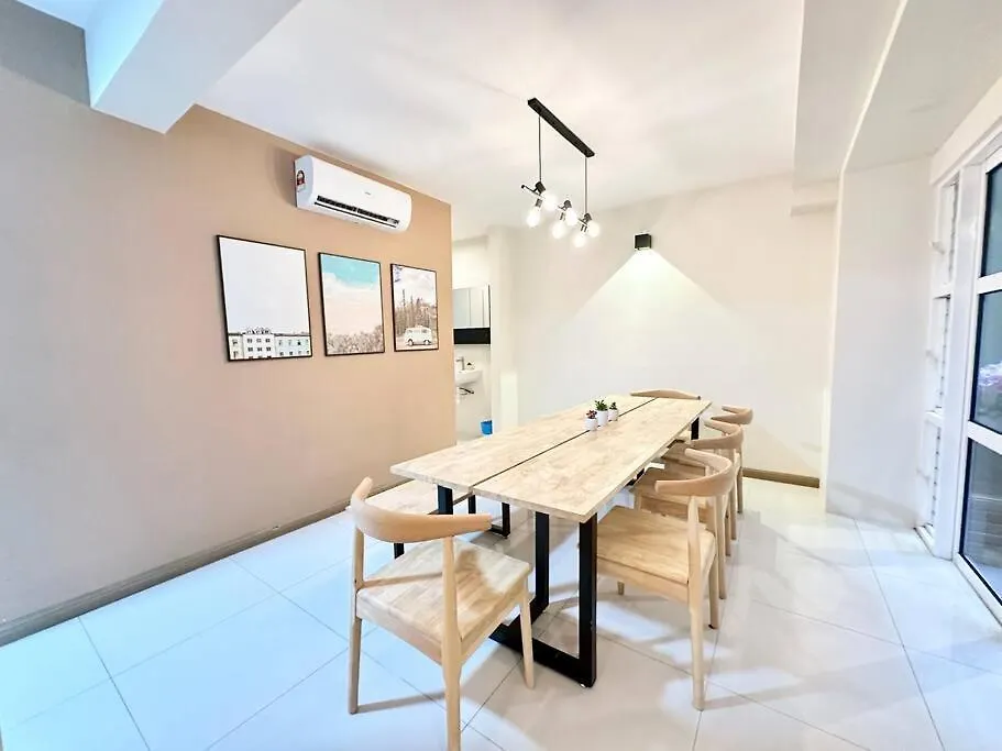 Karpalsinghdrive Seaside Georgetown 4R3B3P 15Pax Villa