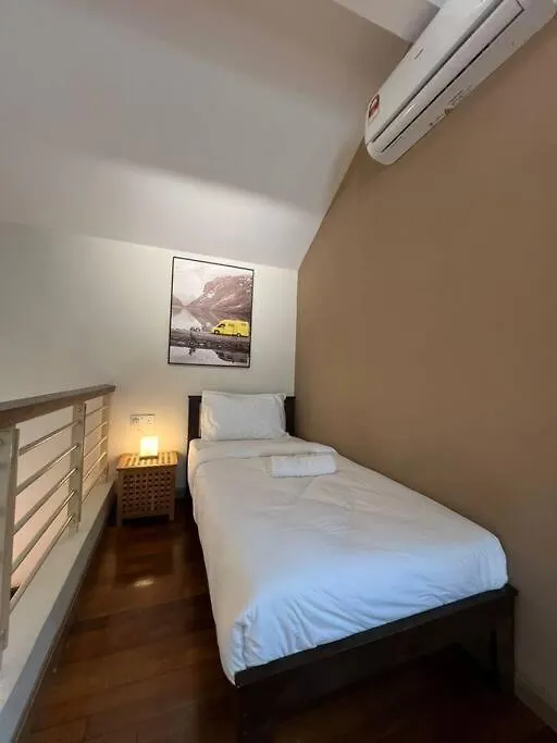 Karpalsinghdrive Seaside Georgetown 4R3B3P 15Pax Villa